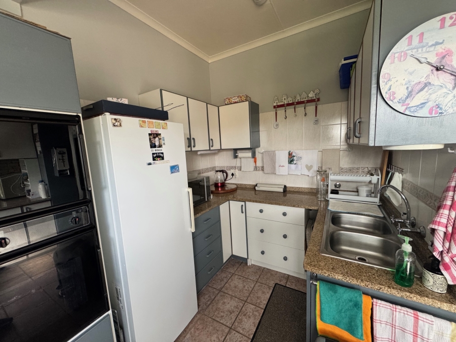 To Let 5 Bedroom Property for Rent in Stilbaai Wes Western Cape